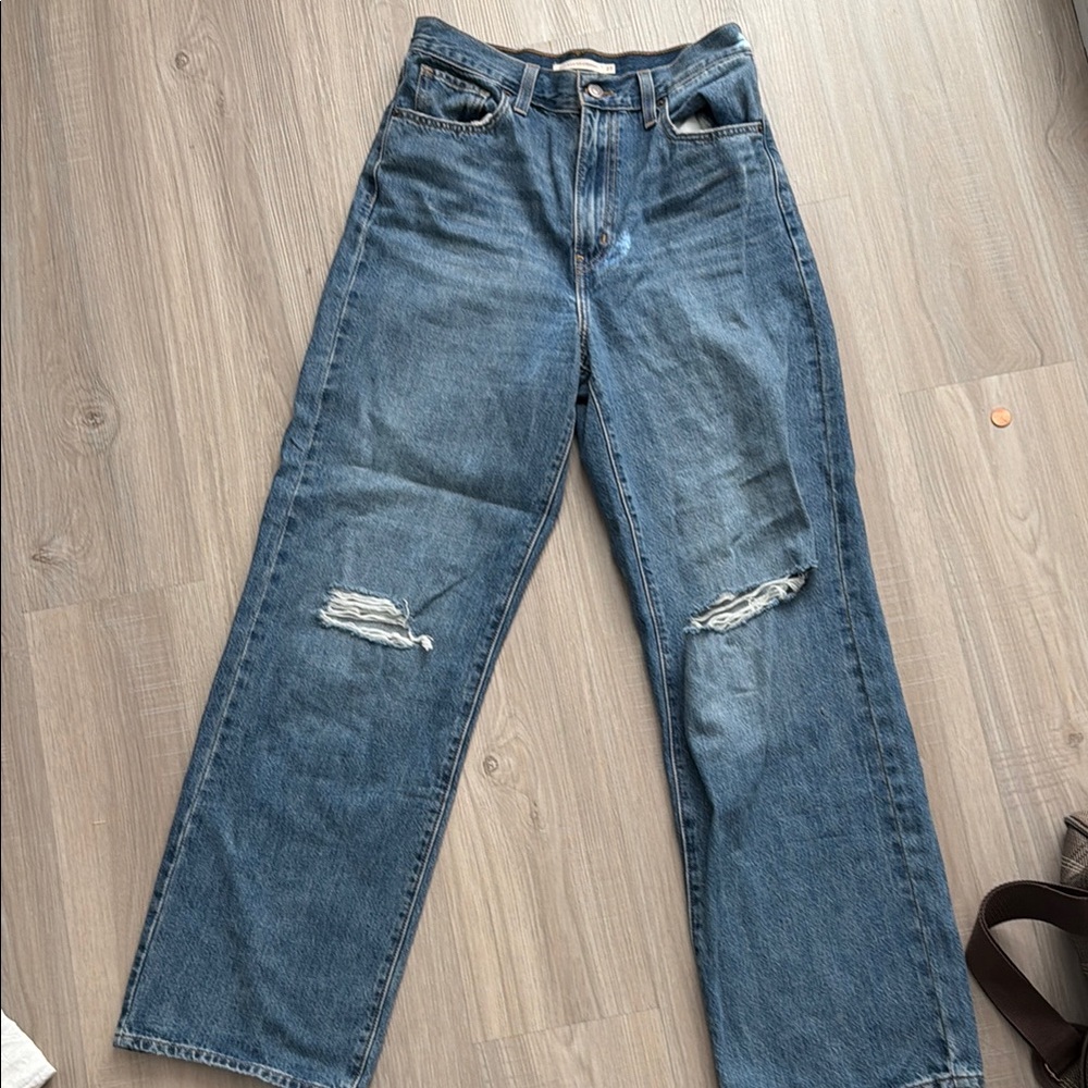 Levi’s high waisted straight Blue Distressed Jeans